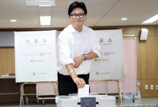 한동훈 "북구 발전·보수 재건"...배우자와 따로 투표 왜?