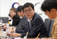 최휘영 장관, 영화 유통업계 '핵심' 만난다…"상생 체계 구축"