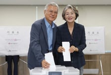 문재인 전 대통령 "지금 잘하고 있는 이재명 정부에 힘 실어야"