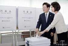 [속보]李대통령 부부, 지방선거 사전투표 완료