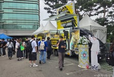 [르포]"대학 축제가 콘서트장" 대포카메라 '찰칵'...빌린 학생증 들통도
