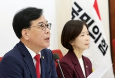 국힘 "李대통령, 기표소 나와 투표지 노출 후 재입장…靑 답변하라"