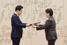 국민연금 하필 "이마트 지분 8.9%"...국민 노후재산 432억 줄었다
