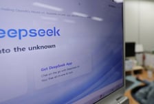 '가성비' 딥시크, 75% 싸진 가격으로 '컴백'…중국 최첨단 AI가 몰려온다