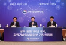 배경훈 "韓 '미토스' 만들 수 있어…AI 인프라 투자 가속해야 "