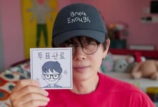 '빨간 옷' 입은 이승환, 사전투표 인증…"복장 논란 없겠네"