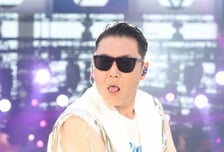 싸이, '흠뻑쇼' 광주 잔디 훼손 논란→사과 "장소 재공지할 것"
