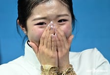 日 열도 심쿵! 제2의 아사다 마오, '단정한 교복 차림' 지바현 지사상 최초 수상... "나카이 아미, 올림픽 최연소 메달 공로"