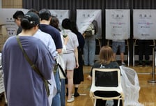 민주 "고무적" 국힘 "분노 표출"…사전투표율 상승세 놓고  동상이몽