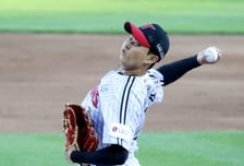 '대박' LG 올해 최고 히트상품 떴다→'8G 연속' 무실점 'NEW 얼굴' 미친 안정감 "한국시리즈까지 경험했는데..."