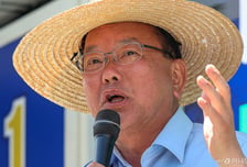 "朴대통령 등판? 홀로 벽 앞으로"…김부겸, 10년 만의 '벽치기 유세'
