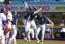 '45년 KBO 역사에 단 2번째' 두산, 24년 전 롯데 박정태-김응국까지 소환했다 [대구 현장]