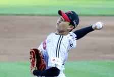 [포토] 김진수 '송승기 3승 지킨다'