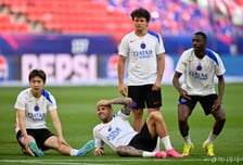 PSG 챔스 우승...이강인은 벤치, '재벌 5세' 여친은 관중석 포착