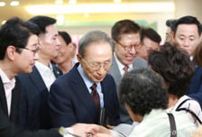 부산서 박형준 손잡은 MB "저도 서울시장 때 야당…일하는 시장 뽑아야"