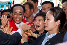 박근혜 등장에 서문시장 '구름인파'…"추경호, 대구 경제 살릴 적임자"