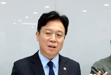 사회연대임금 '동상이몽'…"정규직만 독식 안돼" vs "근로의욕 꺾어"