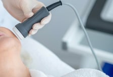 피부과서 리프팅 시술받던 40대 여성 심정지…원장·간호사 입건
