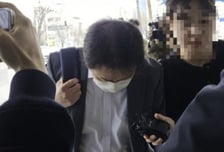 친인척집에도 '몰카' 설치한 장학관..."가족 생계 책임져야" 선처 호소