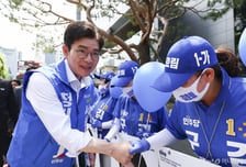'D-1' 정원오, 자정까지 서울 누비며 투표 독려…마지막 유세는 송파구