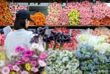 가정의달 '낀 세대' 지갑 털렸네… 40대, 백화점서 40만원 긁었다