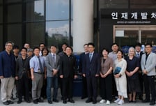 '쉬었음 청년'까지 돕는다...가톨릭대, 대학일자리플러스센터 현판식