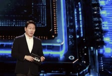 'AI 팩토리' 노리는 SK '웨이퍼' 포기 못한다..리밸런싱 접고 공세로 전환