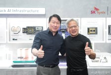 젠슨 황 "Make More" 주문에…최태원 "5년 내 생산능력 2배 확대"