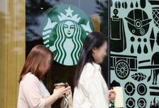 "5·18 조롱 닉네임 여전" 반발에…스타벅스, '닉네임 제한' 연장 검토