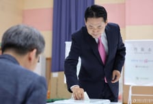 장동혁, 지역구 보령서 투표…"도장 잘 찍히니 투표하면 바꿀 수 있다"