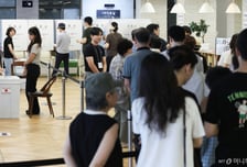 [속보]지방선거 투표율, 정오 기준 19%…직전 선거보다 4%P↑