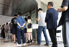 [속보]지방선거 투표율, 오후 3시 51.9%…4년 전 보다 8.8%P↑