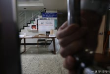 '투표용지 부족' 잠실7동, 밤 10시까지 투표 연장