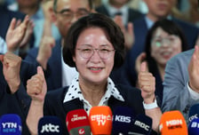'첫 여성 광역단체장' 추미애, 수락 연설 "경기 발전 책임질 것"