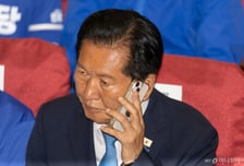 [속보]정청래 "전국적으로 민주당에 큰 승리 안겨주신 국민들께 감사"