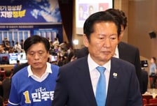 [속보]정청래 "다른 당과의 연대 방법, 공론화 과정 통해 고민 연구할 것"