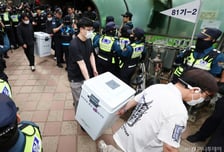 잠실투표소 35시간 대치 종료…투표함 2개 개표소로