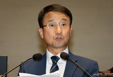 [속보]민주당 "투표용지 사태 그냥 못 넘어가...국정조사 추진할 것"