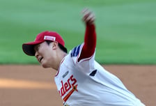 [포토] '문용익과 선발대결'SSG 김건우