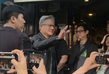 '삼소맥 회동' 2차는 '치킨'…1차는 '네이버페이'로 이해진이 쐈다