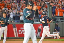 '7회까진 축제였는데' 볼볼볼→실책에 자멸, '4연속 매진' 롯데 팬들은 발길을 돌렸다 [부산 현장]