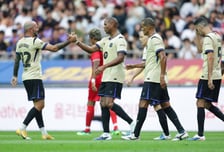 '신태용과 반갑게 인사한 바르사 전설' 클라위버르트 "공감대 있다, 인니 축구 발전에 엄청난 기여" [상암 현장]
