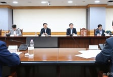 '환율 1560원'에 긴급 F4회의…"투기로 쏠림 가속, 용인하지 않을 것"