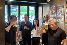 '1일 2치킨' 젠슨 황…"韓 치킨 최고, 치맥 보다 좋은 건 없어"