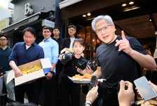 젠슨 황과 최태원 '깐부 회동' 종료…내일 SK-엔비디아 AI 전략 발표