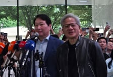 젠슨 황 "한국은 AI 산업 발전에 1위 기여국…이미 AI 3강"