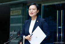 "도가니 사리기 레드레드" 한성숙 총리 후보, 첫 출근길…반전 소감은