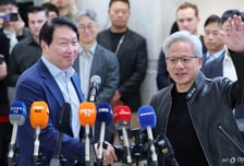 최태원 회장 "SK, 엔비디아와 'AI팩토리' 만든다"...그룹 전체로 동맹 확대