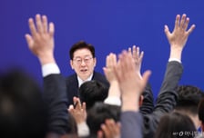[속보]이재명 대통령 "주가상승으로 국민연금 평가액 올라...정상화 돼가는 중"