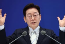 李대통령 "北 비핵화·평화통일 포기 안해…단기 핵동결 목표"
